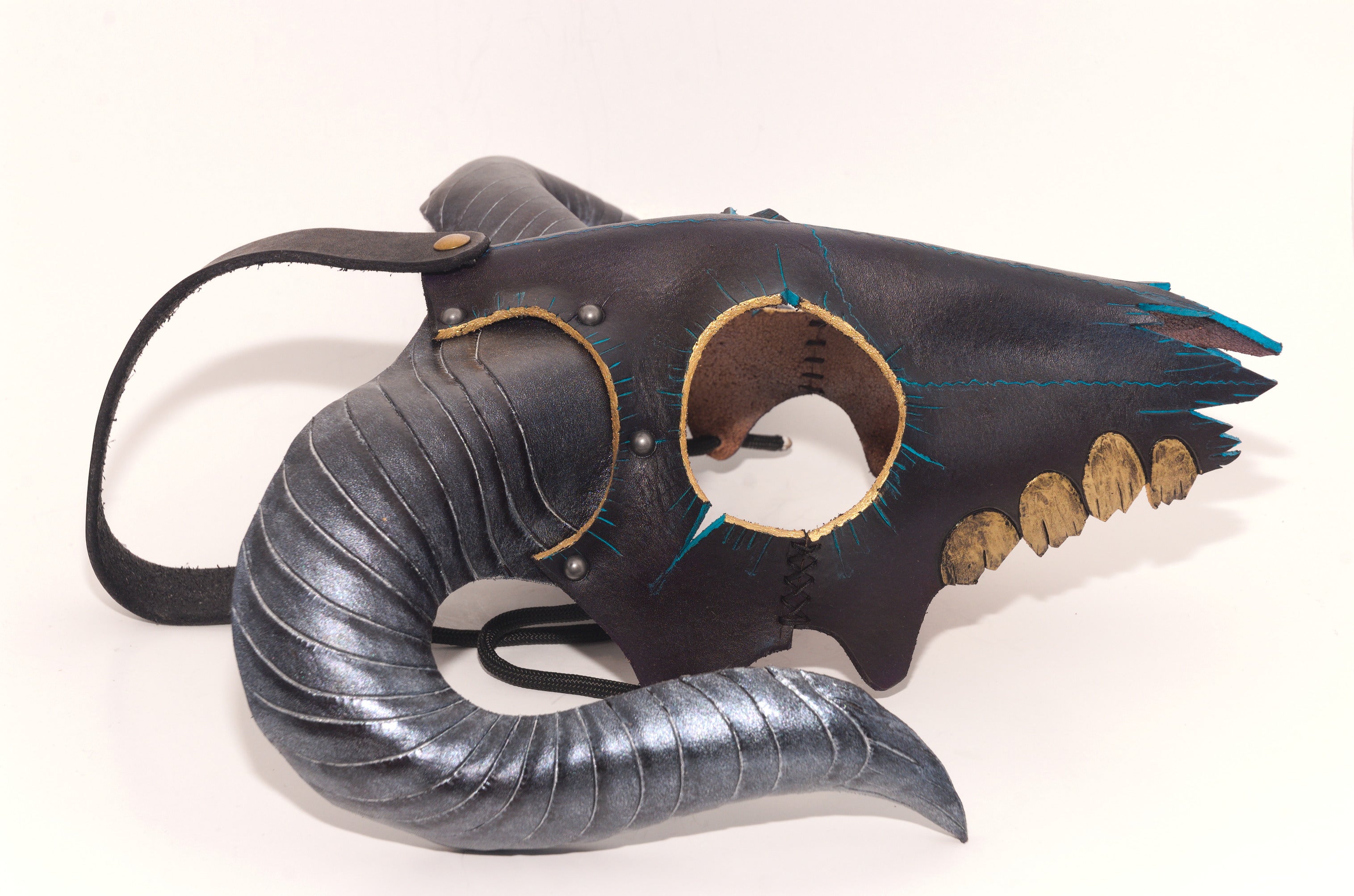 Ram Skull Mask - Curved Horns