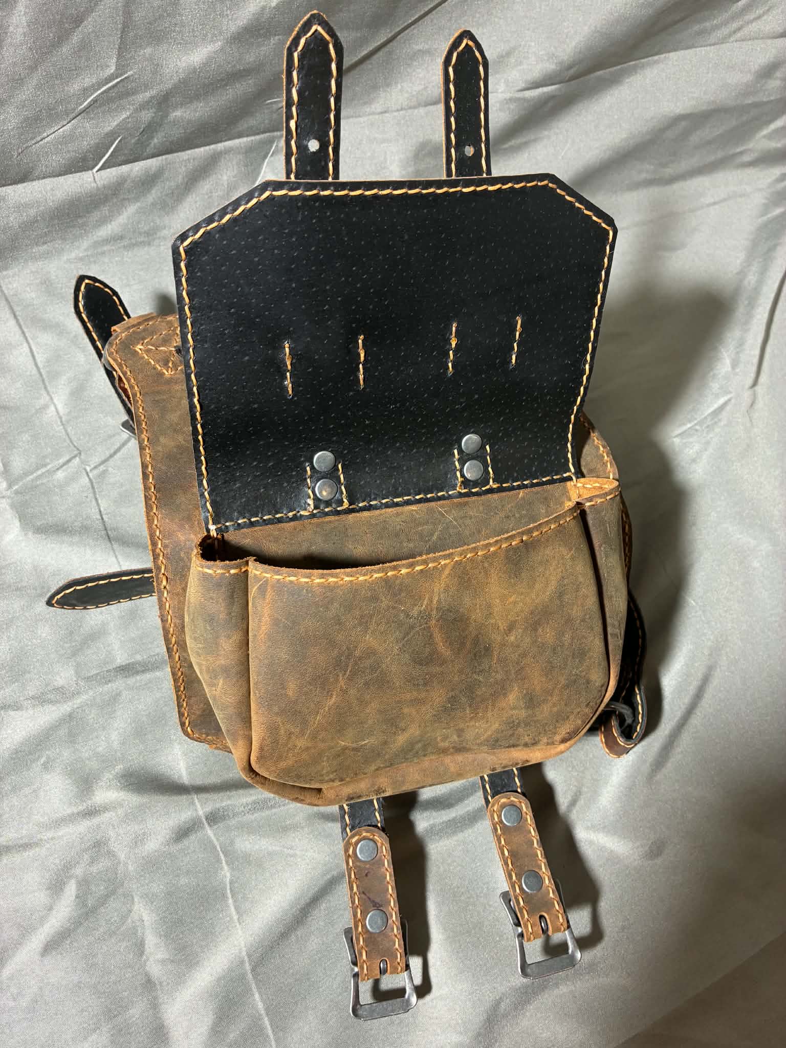 Thigh Strap Flat Bag (Brown/AN)