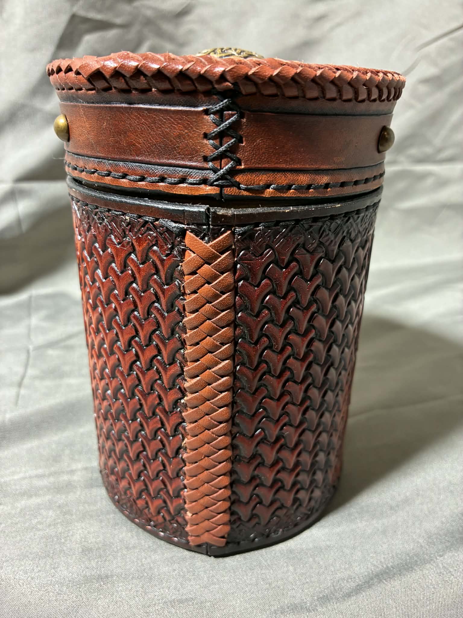 Wrapped Jar (Knotwork)