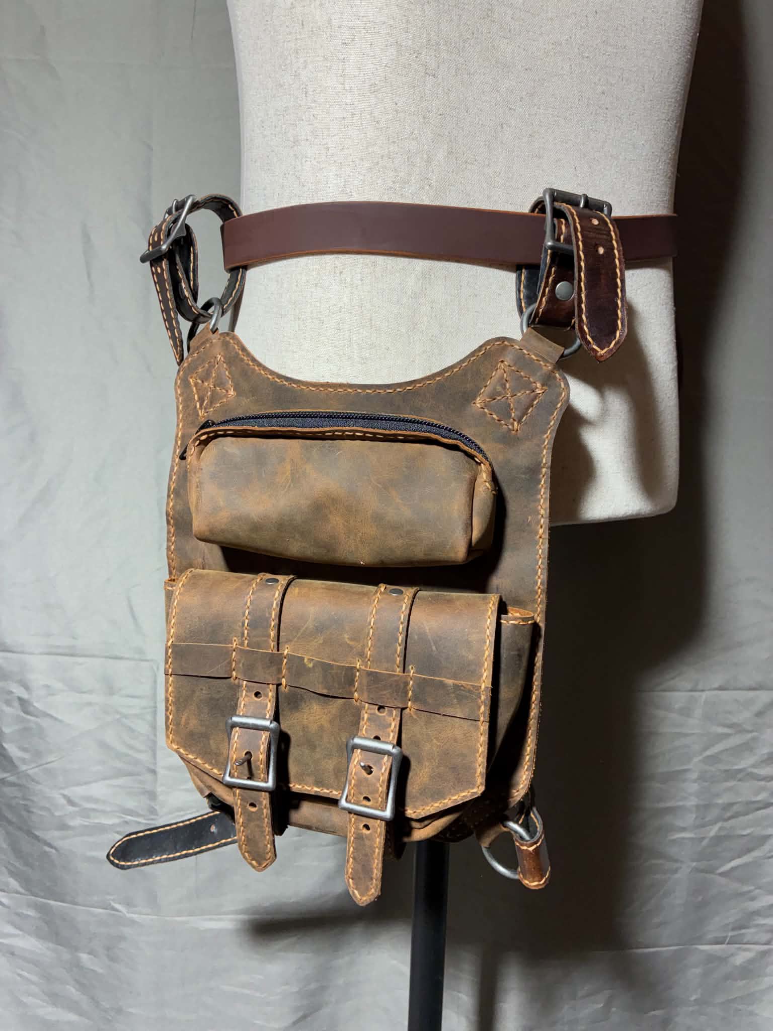 Thigh Strap Flat Bag (Brown/AN)