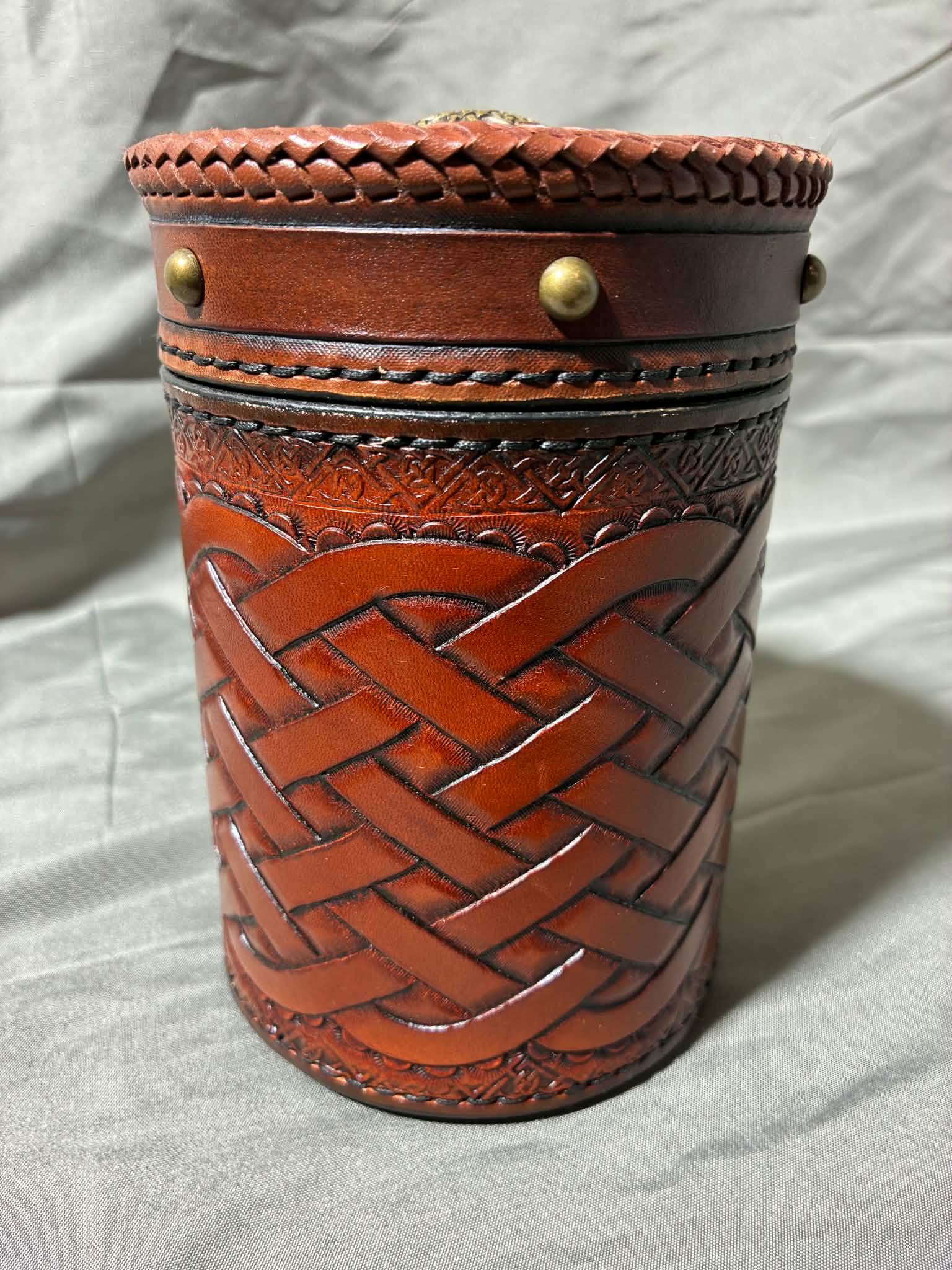Wrapped Jar (Knotwork)